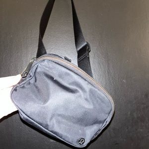Lululemon everywhere belt bag